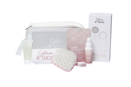 The Glam4SKIN cleansing kit contains