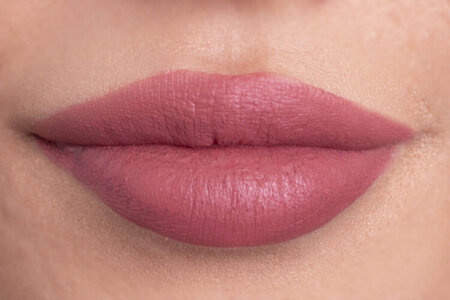 WELUR DO UST - the velvety finish liquid lipstick - SUPERMODEL