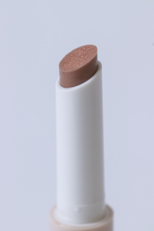GLOSSY LIPSTICK - BŁYSZCZĄCY NUDZIAK